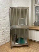 Torni, joka koostuu kahdesta häkistä (M)